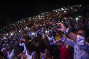 Público en pie_ Concierto de Siempre Así_Starlite_ Foto Ana Belen Fernández_ 20.08.14