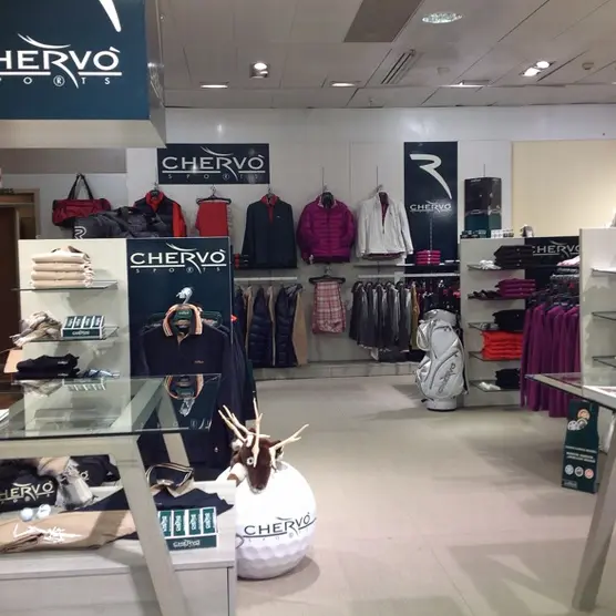 Il corner Cherv&ograve; all'interno del Corte Ingl&eacute;s di Puerto Banus.