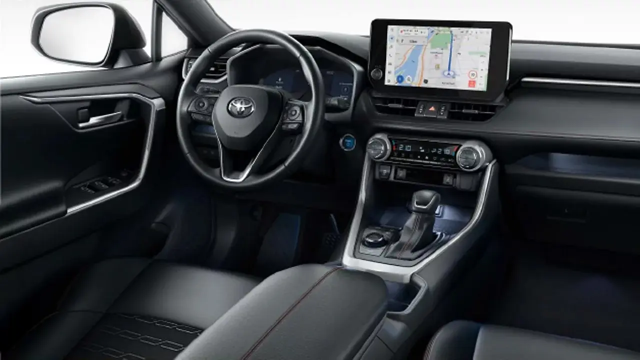 Toyota RAV4 PHEV de 304 CV: an&aacute;lisis del SUV h&iacute;brido enchufable de 53.500 euros &mdash; Imagen generada por IA