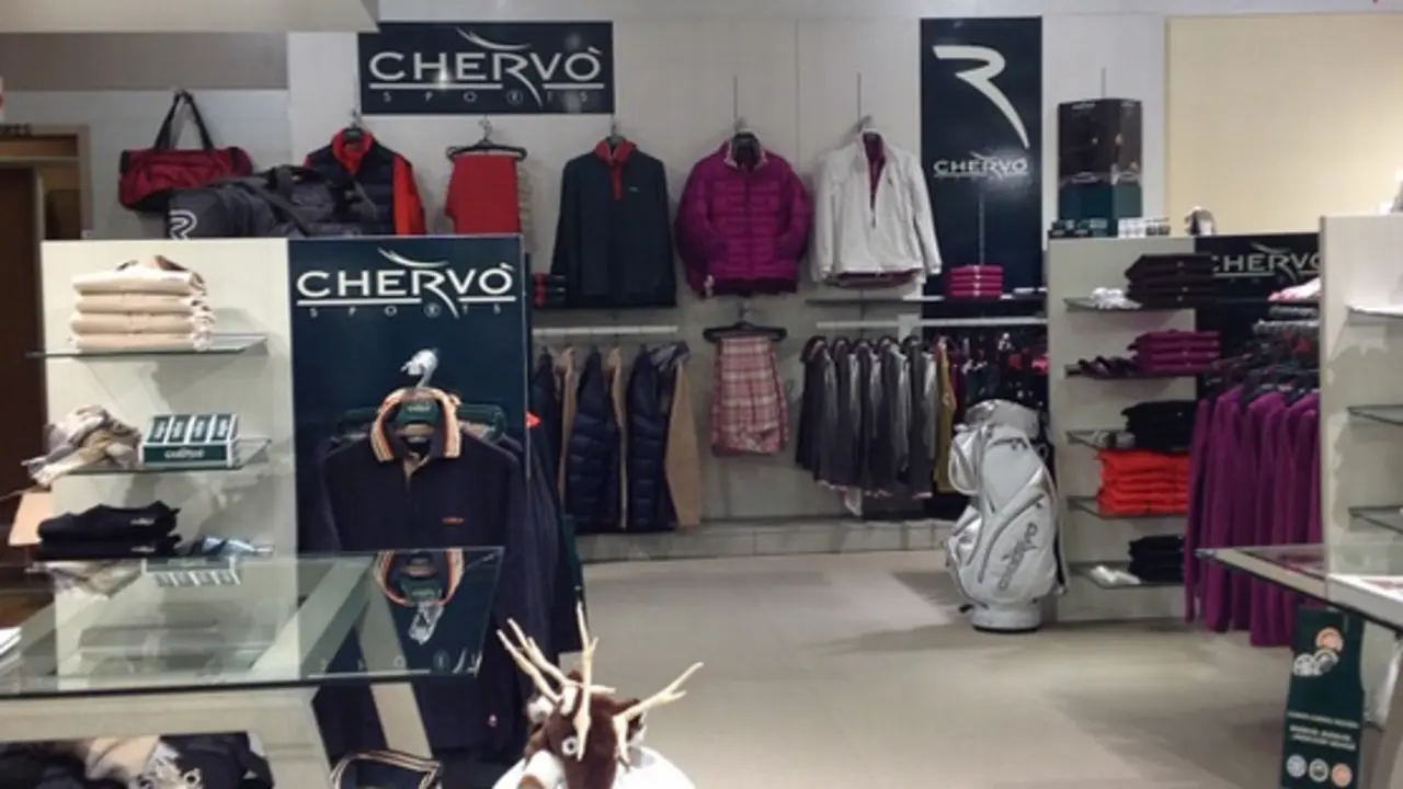 Il corner Cherv&ograve; all'interno del Corte Ingl&eacute;s di Puerto Banus.