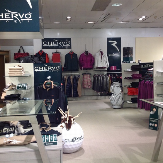 Il corner Chervò all'interno del Corte Inglés di Puerto Banus.