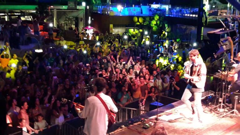 Alvaro Soler non delude i suoi affezionati fans nel suo concerto di Starlite