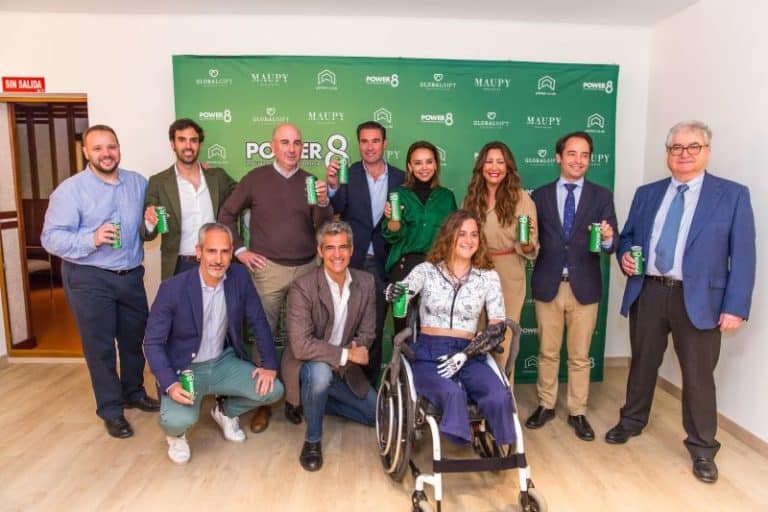 Chenoa apuesta por Power 8®, la bebida energética más saludable
