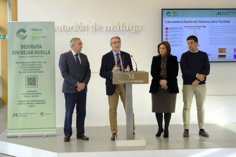 Costa del Sol mide la huella de carbono de los turistas y la compensa plantando árboles