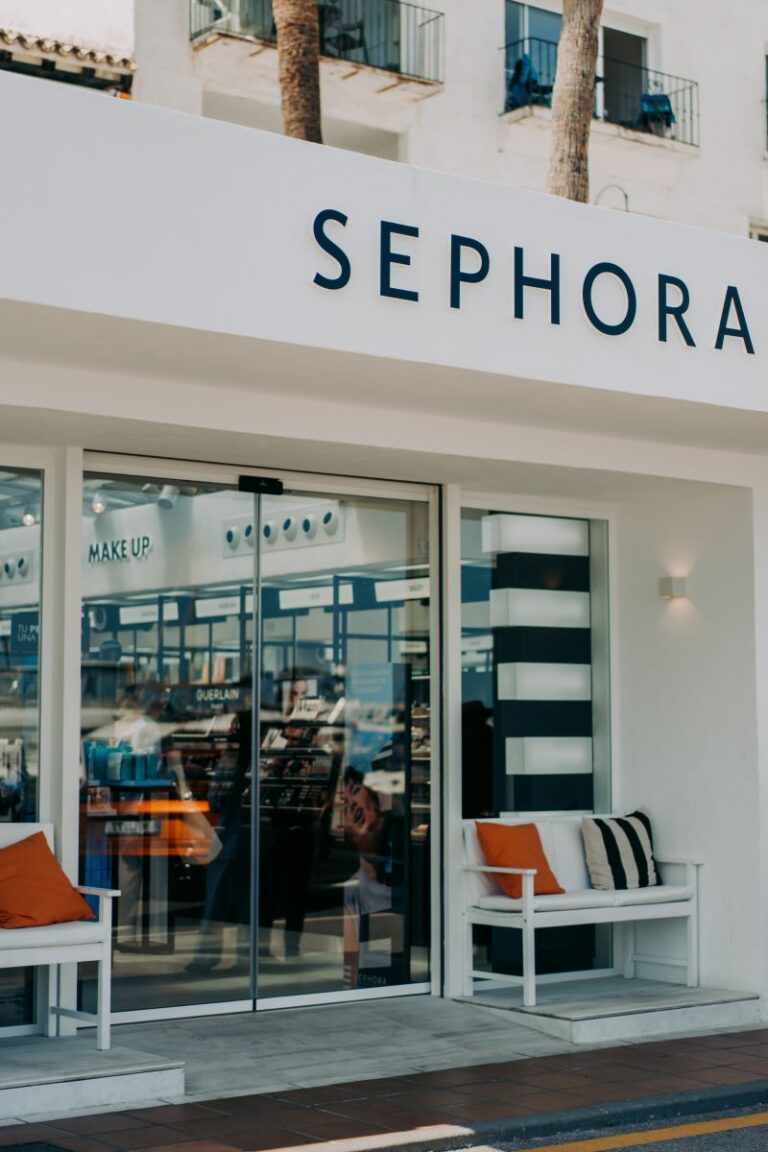 Sephora inaugura su nueva tienda en Puerto Banús con Alice Campello y numerosos influencers